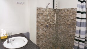 Double Room, 1 Double Bed, Non Smoking | Bathroom | Towels