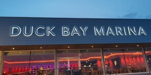 Front of property - evening/night - Duck Bay Hotel (Alexandria)