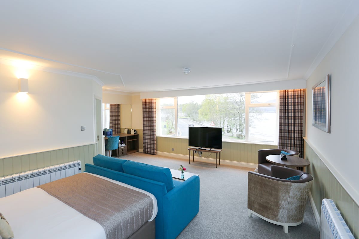 executive suite, lake view | individually furnished, desk, iron/ironing board, free wifi