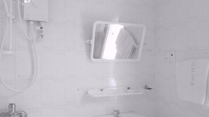 Dusche, Regendusche, kostenlose Toilettenartikel, Haartrockner
