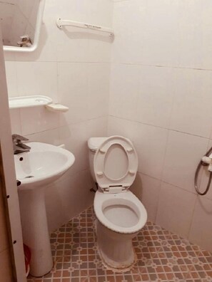 淋浴設備、免費梳洗用品、風筒、拖鞋