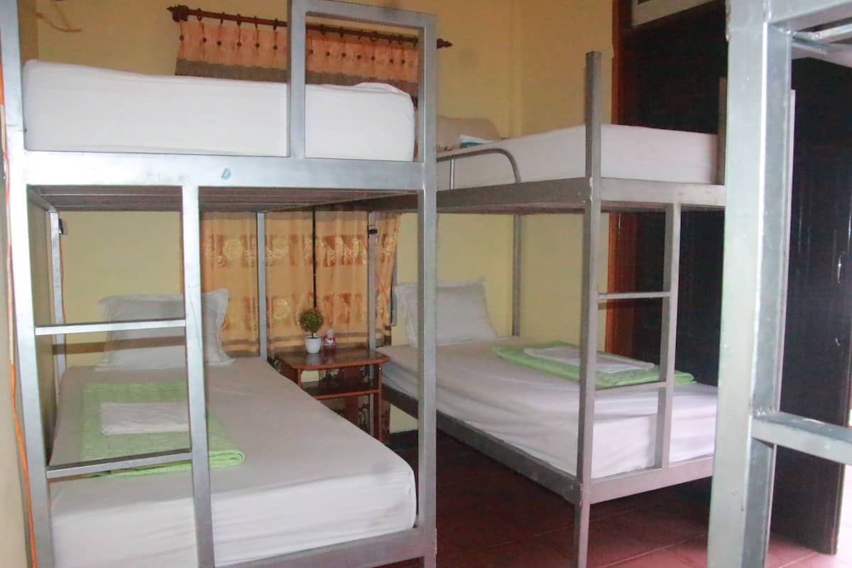 Bed in 6-Bunk bed Mix Dorm | Desk, WiFi (free)
