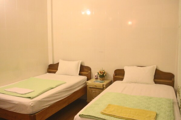 標準雙床房 | 書桌、免費 Wi-Fi