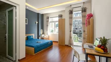 Quarto casal standard, sacada, vista para o mar | Comodidades do quarto