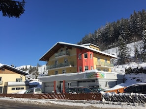 Fachada del alojamiento