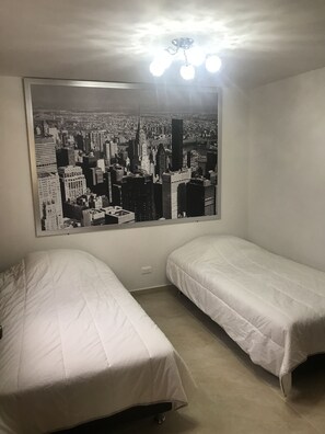 Familjehus - flera sängar - icke-rökare | 3 sovrum, strykjärn/strykbräda, gratis wi-fi och sängkläder