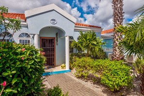Exterior - Luxury oceanfront villa, full AC private pool, direct ocean access, great diving (Kralendijk)