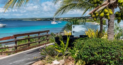 Ylellinen merenrantaravintola, täysi AC-uima-allas, suora pääsy merelle, hieno sukellus