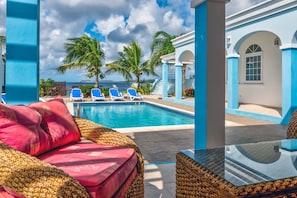 Outdoor pool - Luxury oceanfront villa, full AC private pool, direct ocean access, great diving (Kralendijk)