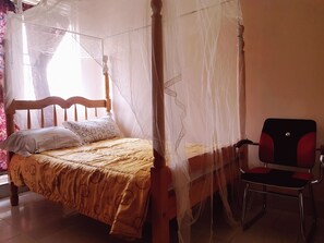 2 室のベッドルーム、WiFi (無料)、ベッドシーツ