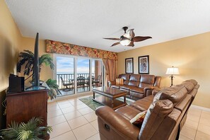 Fernseher, Videospiele, DVD-Player, Bücher