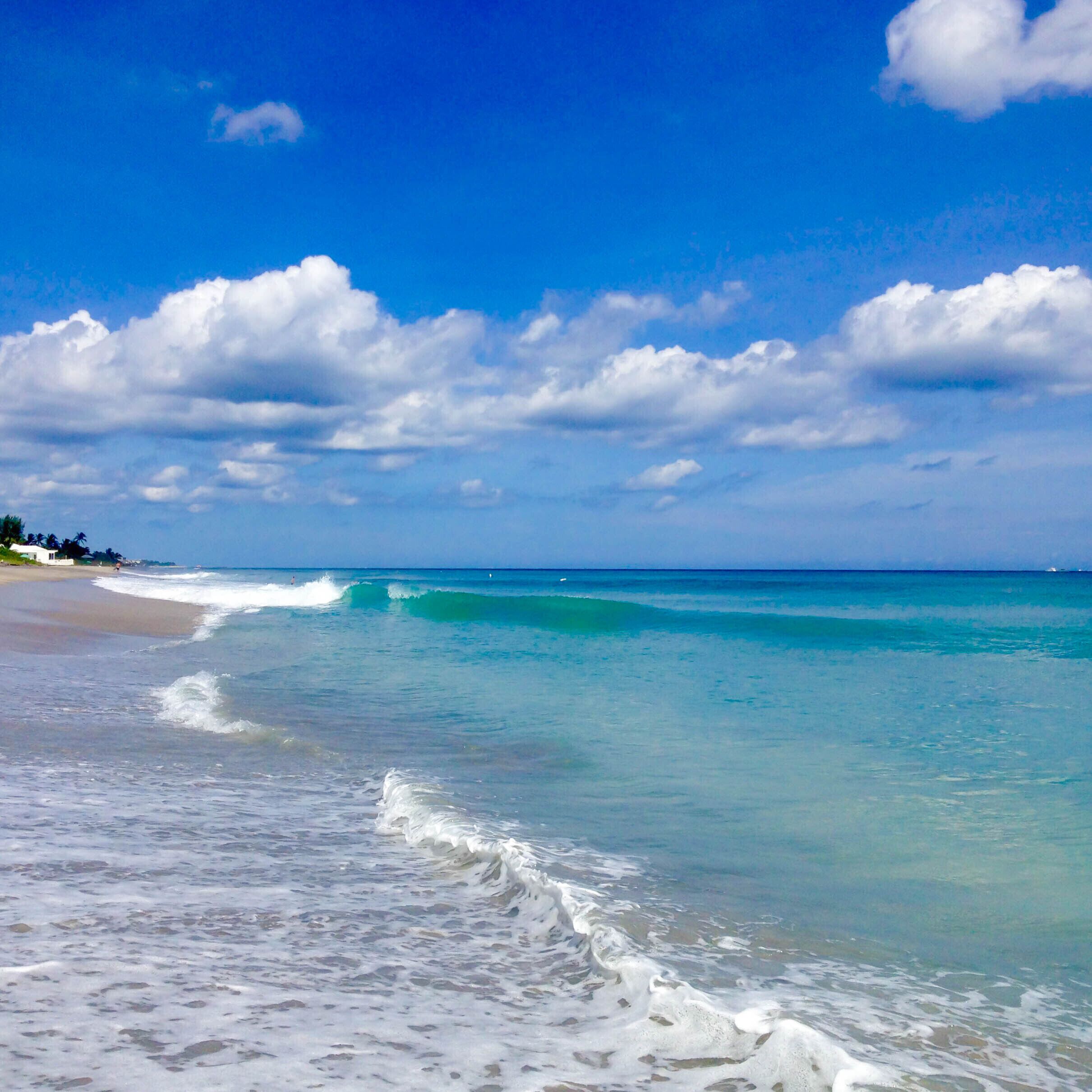 Beach nearby, sun-loungers, beach towels