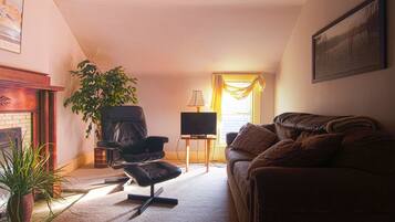 Smart TV, DVD player, livros, videoteca