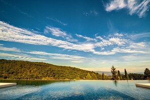 An infinity pool - ' Palazzaccio Todi '  Romantic Villa hideaway (Todi (PG))