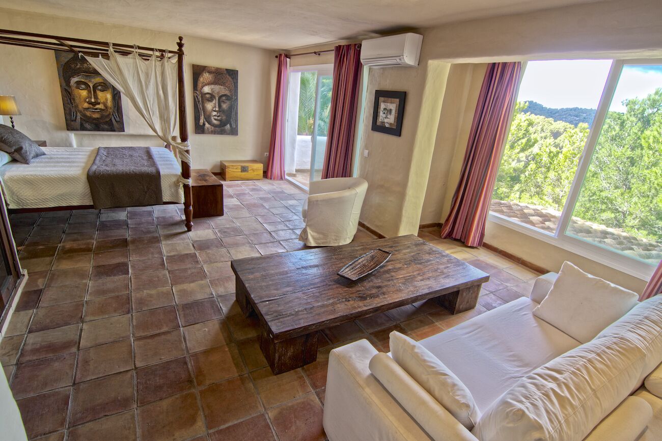 9 bedrooms, in-room safe, iron/ironing board, WiFi