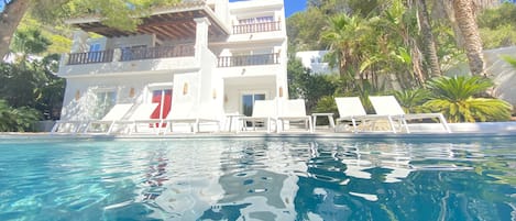 Utomhuspool