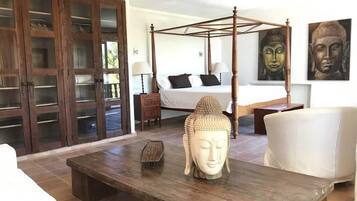 9 slaapkamers, een kluis op de kamer, een strijkplank/strijkijzer, wifi