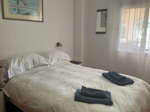 3 chambres, fer et planche à repasser, lit parapluie, Wi-Fi gratuit