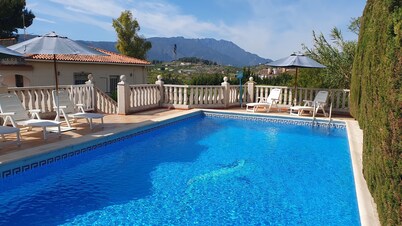 Beautiful detached villa set in lush  gardens, large private pool, sleeps 6