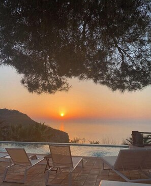 Terrace/patio - 5 Bedrooms/ 5 bath+2toilet, Private Infinity Pool, 10-12 people, 5 ¨ form ibiz (San Miguel)
