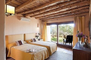 7 室のベッドルーム、セーフティボックス (室内)、アイロン / アイロン台、旅行用ベビーベッド