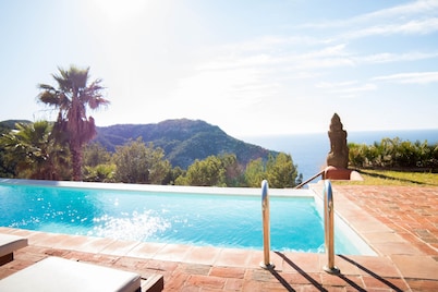 7 bedrooms, 7 bathrooms, infinity private pool - best views of Ibiza, Can Avy 