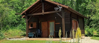 Burgundy, cottage in a wooden chalet near Vézelay.