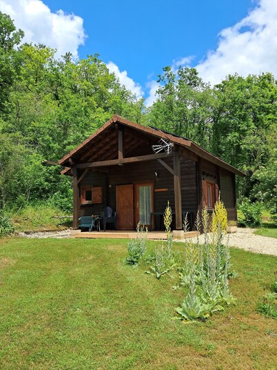 Burgundy, cottage in a wooden chalet near Vézelay.