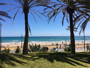 On the beach, sun-loungers - Alicante Muchavista Beach-Sea View, Pool, Wifi, Air Conditioning (Alacant)