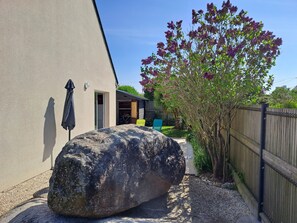 Terrace/patio - A/C from 357€: House CLASSIFIED 3*; single-storey, seafront, enclosed garden, pets OK. (Porspoder)