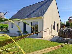 Exterior - A/C from 357€: House CLASSIFIED 3*; single-storey, seafront, enclosed garden, pets OK. (Porspoder)