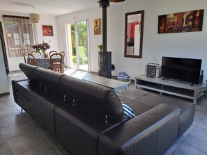 Televisión, reproductor de DVD y estéreo 