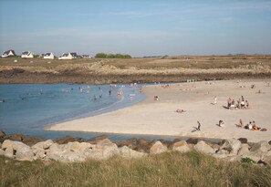 Beach nearby, sun-loungers - S27-28-30-31-34 dispo (-10%): Single-storey house, seaside, jard. clos, animx OK. (Porspoder)