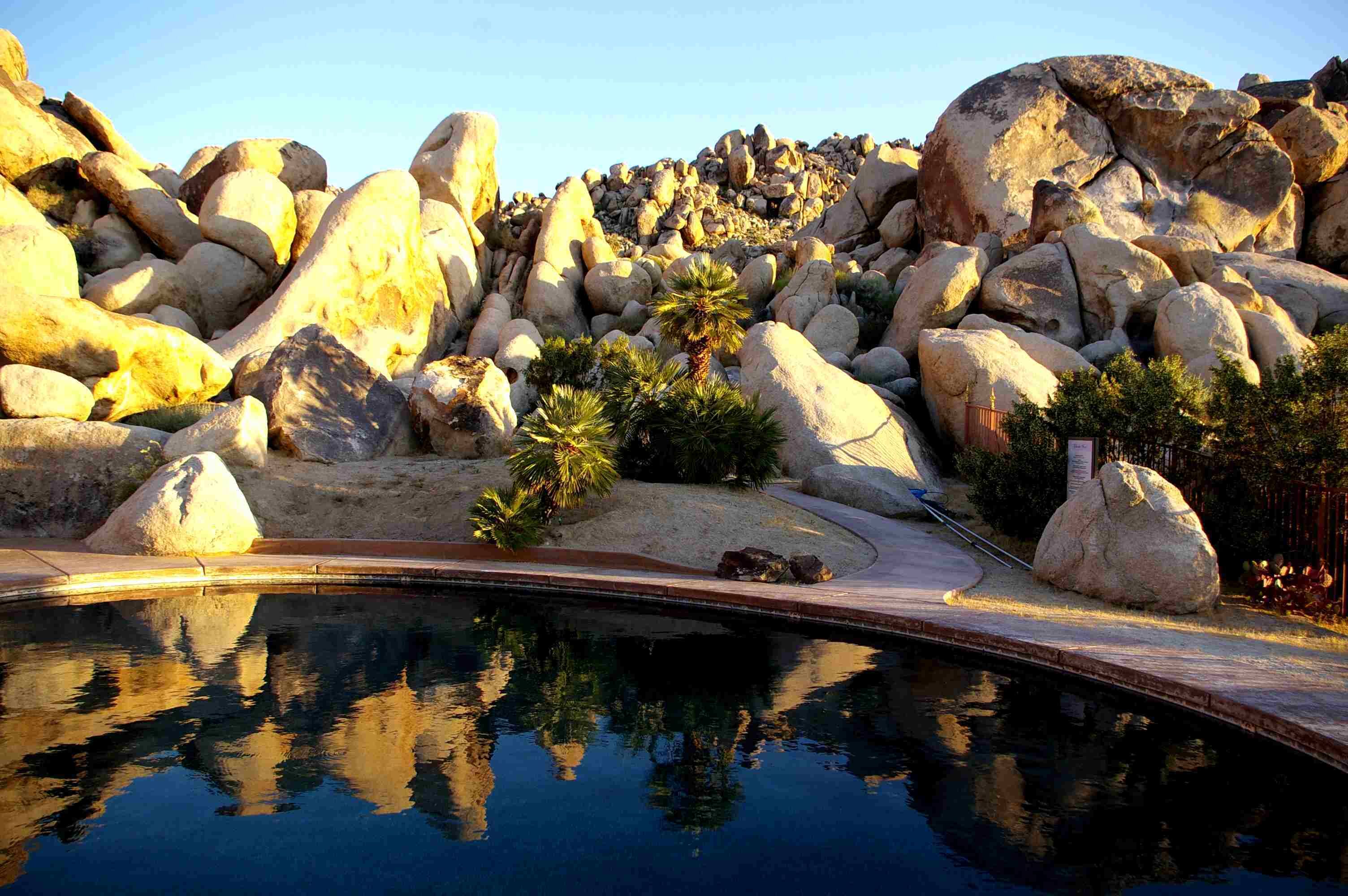 Secluded and Sexy, Big Swimming Pool, Garden and Cave on Boundary of JT. Park