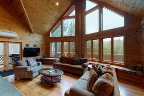 Smart TV, fireplace, video games, DVD player - Grand Ebs View Lodge, Ultimate Log Luxury, Stunning Views, Hot Tub & Sauna, EV Charger, 3D Tour (Jay)