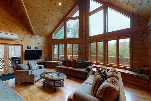 Grand Ebs View Lodge, Ultimate Log Luxury, Stunning Views, Hot Tub & Sauna, EV Charger, 3D Tour