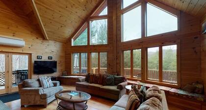 Grand Ebs View Lodge, Ultimate Log Luxury, Stunning Views, Hot Tub & Sauna, EV Charger, 3D Tour