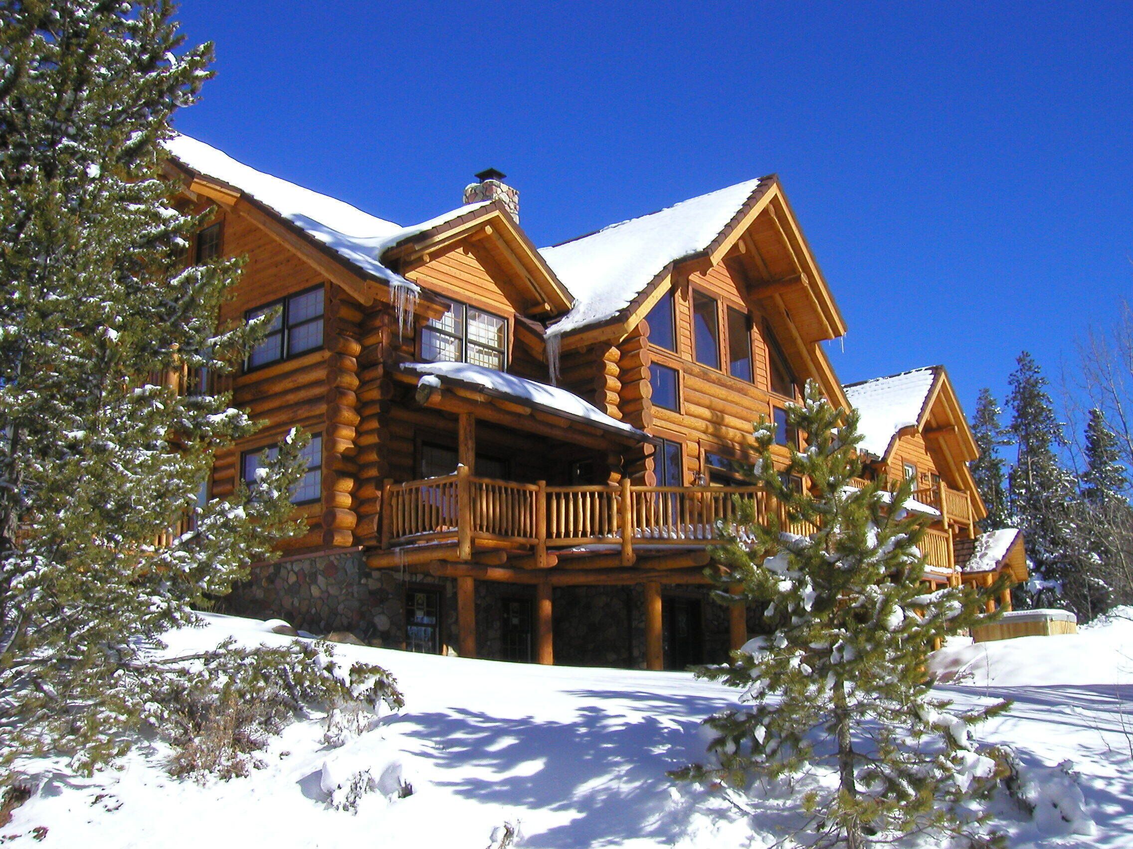Eco Friendly Luxury Log Vacation House 5 BR W/3 Master Suites All Amenities