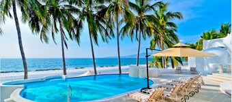 Unique Beachfront Luxury Residence: Private Beach, 5 Br, Sleeps Up to 15