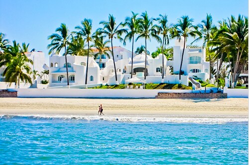 Unique Beachfront Luxury Residence: Private Beach, 5 Br, Sleeps Up to 15