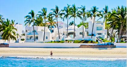 Unique Beachfront Luxury Residence: Private Beach, 5 Br, Sleeps Up to 15