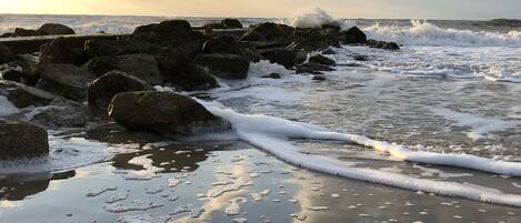 In Strandnähe, Liegestühle, Strandtücher