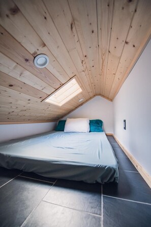 1 bedroom - Cabin - Wood Nestled King Cabin Near Olympic National Park (Port Angeles)