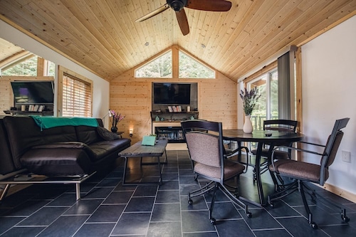 Cabin - Wood Nestled King Cabin Near Olympic National Park