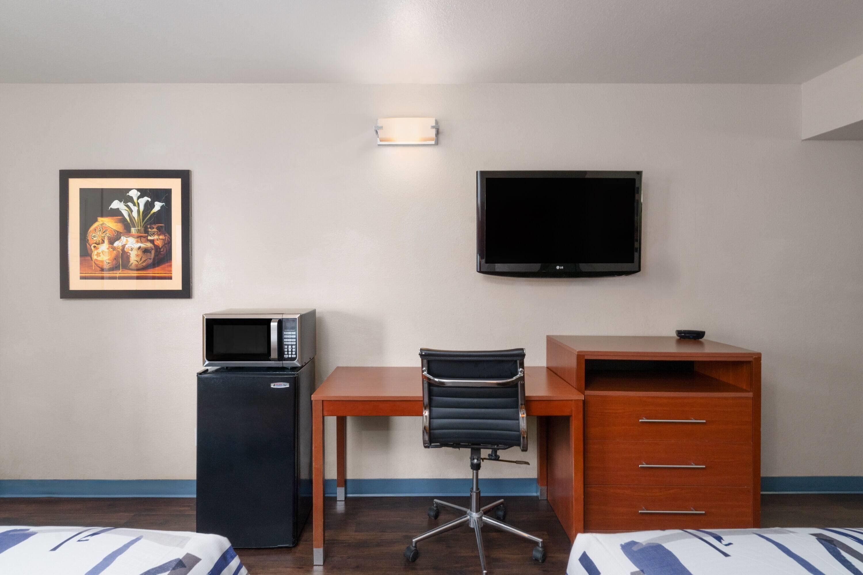 Desk, free cribs/infant beds, WiFi, bed sheets