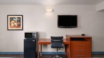Desk, free cribs/infant beds, WiFi, bed sheets