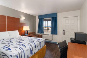 Desk, free cots/infant beds, WiFi, bed sheets - Travelodge by Wyndham Albuquerque West (Albuquerque)
