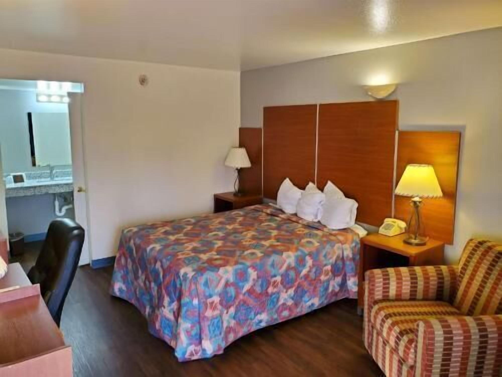 Skrivbord, gratis barnsängar, wi-fi och sängkläder