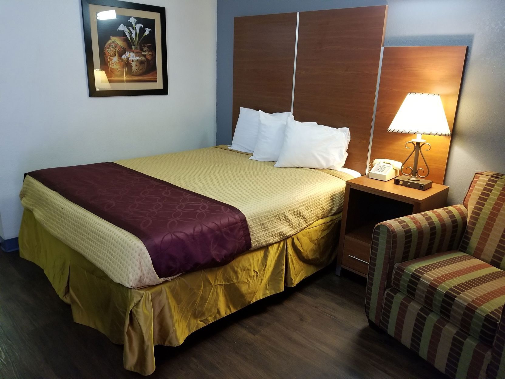 Desk, free cribs/infant beds, WiFi, bed sheets