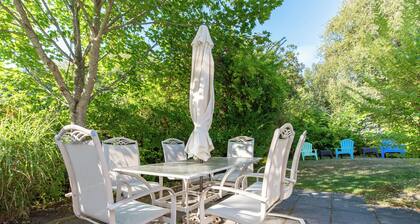 LINENS and BATH TOWELS provided CENTRAL AIR!